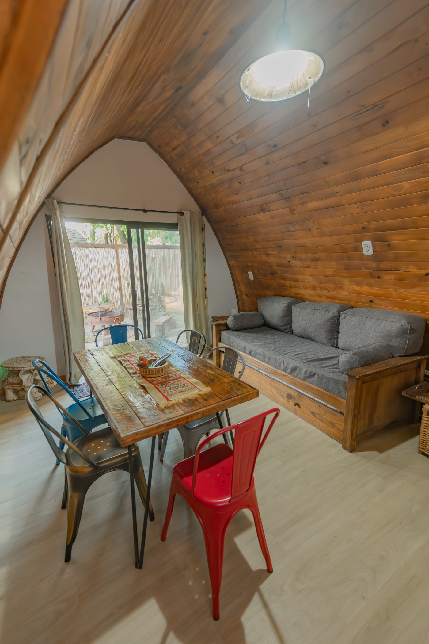 Interior de una cabaña nórdica